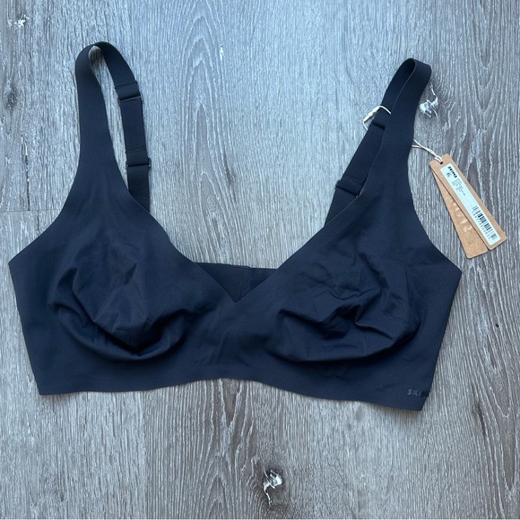 SKIMS Naked Plunge Bra Onyx Black 2X NWT Seamless Wireless - Picture 1 of 4